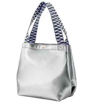 BELLUNA（ベルーナ）の「シャイニー素材のお洒落柄ハンドル手提げ（ハンドバッグ）」｜シルバー