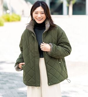 BELLUNA（ベルーナ）の「中わたキルトリバーシブルファーコート（ハーフコート）」｜カーキ