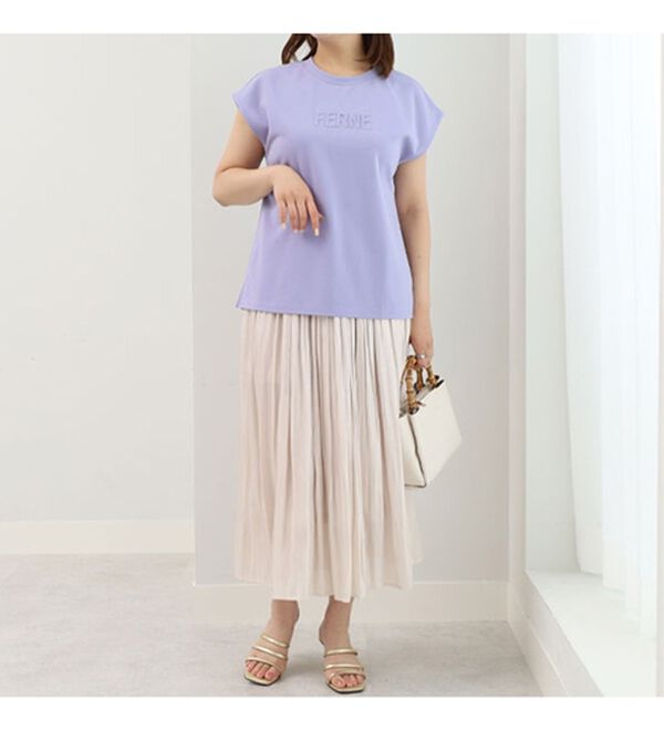 BELLUNA（ベルーナ）の「エンボス加工ロゴデザインプルオーバー（カットソー）」｜詳細画像