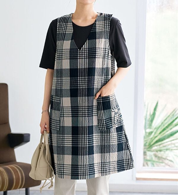 BELLUNA（ベルーナ）の「＜ｍｏｚ＞涼やか綿混素材ポケット付ジャンパードレス（ジャンパースカート）」｜ネイビー系チェック