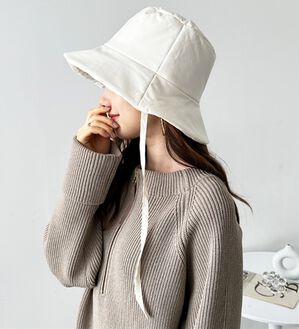 GeeRA（ジーラ）の「ダウン調バケットハット（帽子）」｜アイボリー