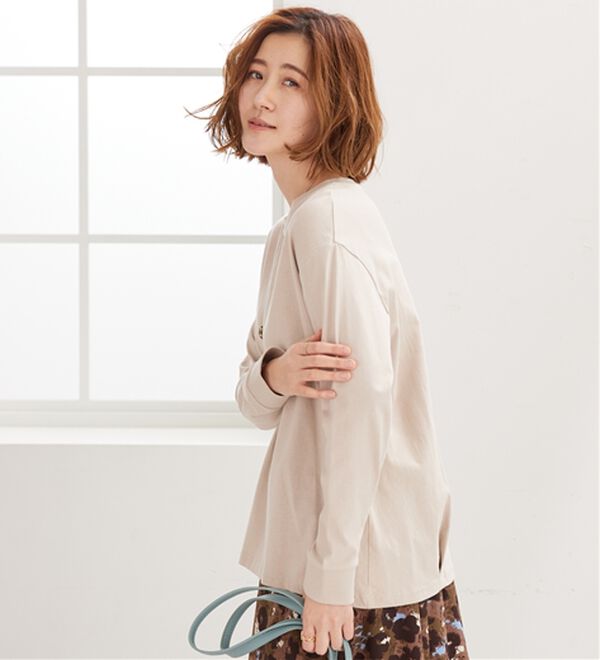 BELLUNA（ベルーナ）の「綿１００％大人顔サマ見え裾タックデザインプルオーバー（カットソー）」｜詳細画像