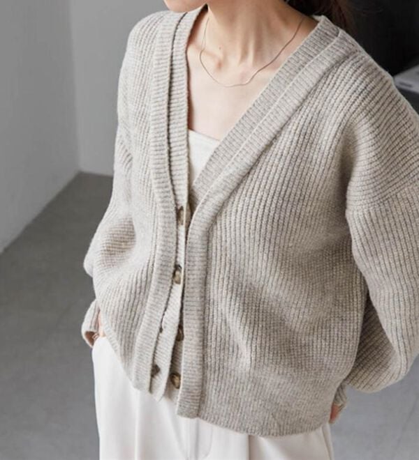 RANAN（ラナン）の「フロントレイヤードＶカーディガン（ニットカーディガン）」｜詳細画像