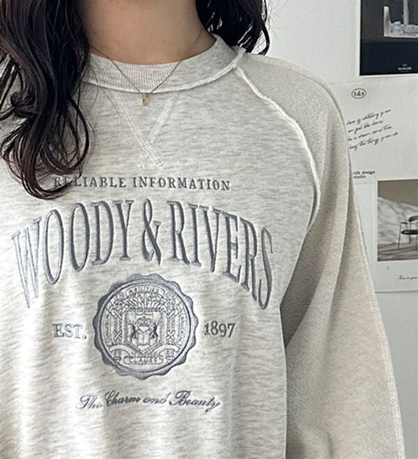 GeeRA（ジーラ）の「リメイク風刺しゅうロゴ裏毛スウェット（カットソー）」｜詳細画像