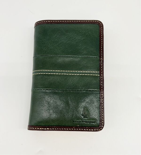 「＜ハッシュパピー＞ステッチがお洒落な縦型二つ折り財布（メンズ財布・パスケース）」｜グリーン