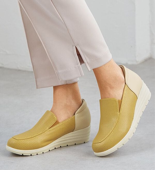 ルフラン（ルフラン）の「４Ｅ美脚見せ異素材使いスリッポンシューズ（スリッポン）」｜詳細画像