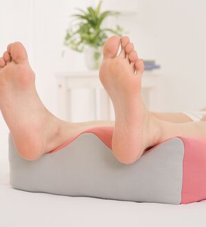 「低反発フィット足がラクなフット枕（枕）」｜詳細画像