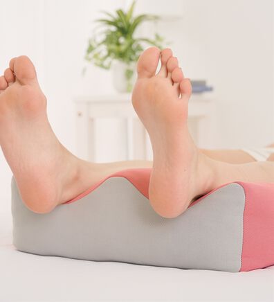 「低反発フィット足がラクなフット枕（枕）」