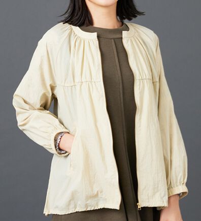 BELLUNA（ベルーナ）の「シアー素材ギャザーデザインブルゾン（ブルゾン）」