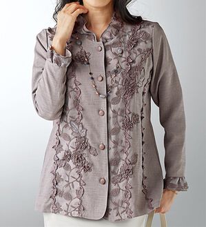 BELLUNA（ベルーナ）の「クリンプレース切替モチーフ使いブラウス（ブラウス）」｜ローズグレー