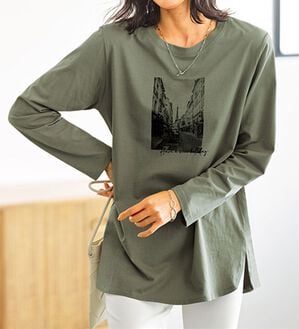 BELLUNA（ベルーナ）の「綿１００％ロゴプリントプルオーバー（カットソー）」｜カーキ