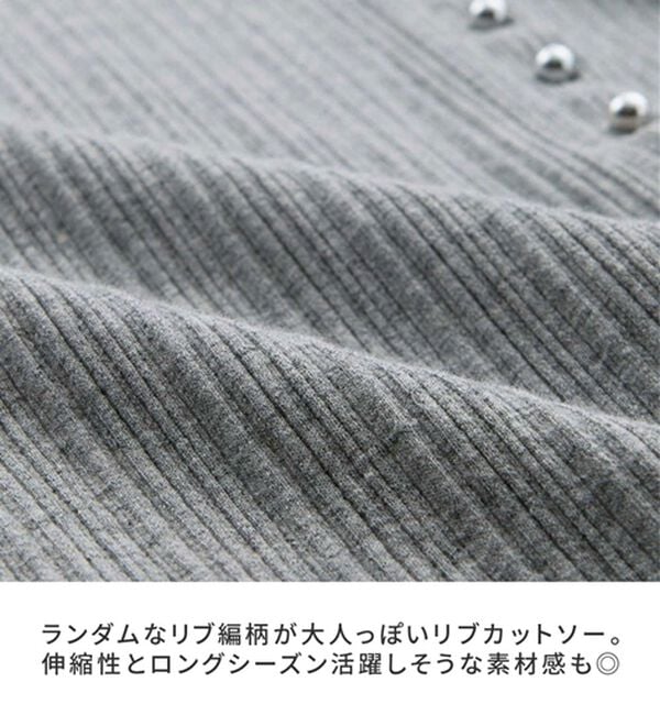 GeeRA（ジーラ）の「メニーボタンランダムリブトップス（カットソー）」｜詳細画像