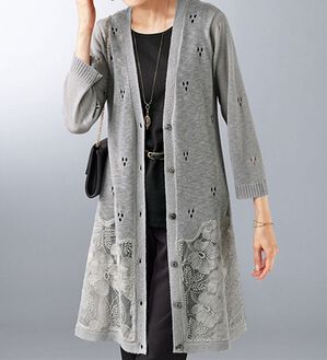 BELLUNA（ベルーナ）の「刺しゅう使い切替デザインカーディガン（ニットカーディガン）」｜ライトグレー