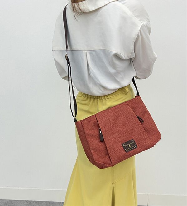 BELLUNA（ベルーナ）の「＜ソフィア・バレンチノ＞お財布の指定席がある軽量ショルダー（その他バッグ）」｜詳細画像