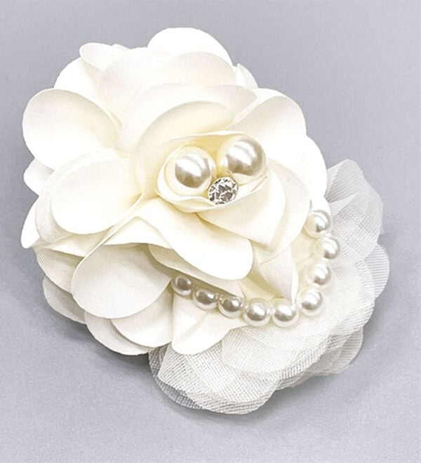 BELLUNA（ベルーナ）の「＜セレモニースタイル＞パール使いフラワーコサージュ（その他ファッション小物）」｜アイボリー