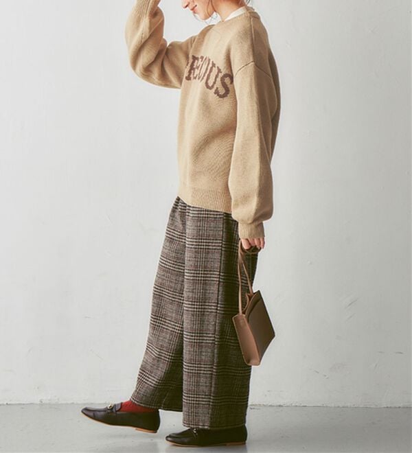 Viola e Viola（ヴィオラ エ ヴィオラ）の「ゆるシルエットロゴデザインニットトップス（ニット・セーター）」｜詳細画像