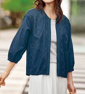 BELLUNA（ベルーナ）の「夏のお出かけに！カットワーク刺しゅうサマージャケット（ブルゾン）」｜ネイビー