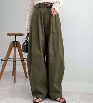 RANAN（ラナン）の「カーブシルエットサイドタックパンツ（フルレングスパンツ）」｜詳細画像