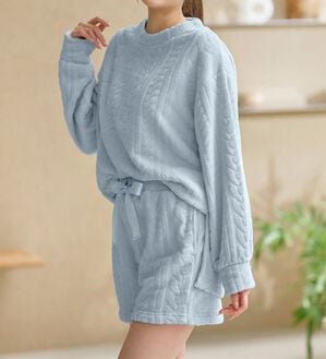 YU'NOW（ユナウ）の「【上下２点セット】ケーブル風フリースルームウェア＆ショートパンツセット（パジャマ・ルームウェア）」｜ライトブルー