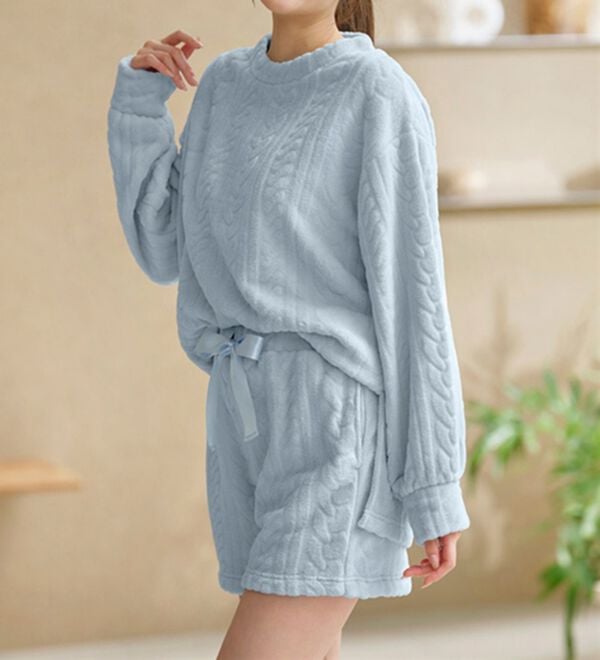 YU'NOW（ユナウ）の「【上下２点セット】ケーブル風フリースルームウェア＆ショートパンツセット（パジャマ・ルームウェア）」｜ライトブルー