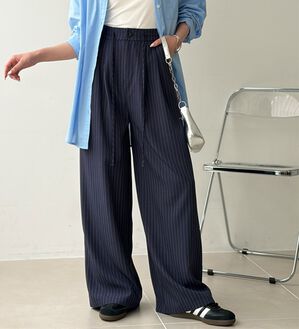 GeeRA（ジーラ）の「ストライプワイドイージースラックスパンツ（ワイドパンツ・ガウチョ）」｜ネイビー系ストライプ