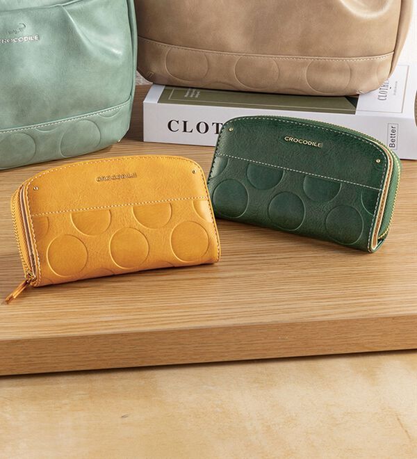 BELLUNA（ベルーナ）の「＜クロコダイル＞大きさが程よい！ドット柄財布（財布・パスケース）」｜詳細画像