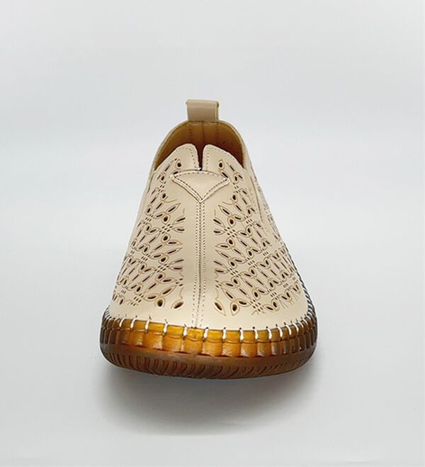 BELLUNA（ベルーナ）の「ゆったりカットワークスリッポン（スリッポン）」｜詳細画像