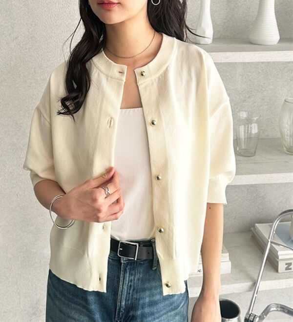 GeeRA（ジーラ）の「メタルボタンスポンディッシュカーディガン（ニットカーディガン）」｜オフホワイト