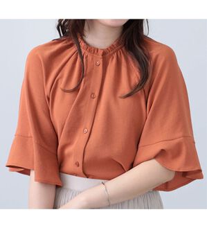BELLUNA（ベルーナ）の「衿フリル華やかデザインブラウス（ブラウス）」｜オレンジ