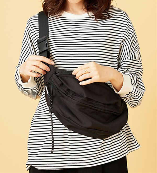 BELLUNA（ベルーナ）の「ハンズフリーで快適！軽量ボディバッグ（その他バッグ）」｜黒