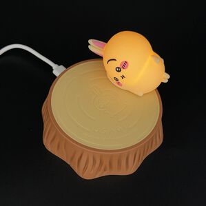 「ちいかわワイヤレス充電器付デスクトップライト（照明・ライト）」｜うさぎ