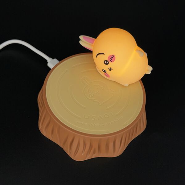 「ちいかわワイヤレス充電器付デスクトップライト（照明・ライト）」｜うさぎ