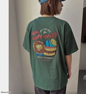 BELLUNA（ベルーナ）の「＜Ｄｉｓｎｅｙ＞【エイリアン】バックサガラ刺しゅうワイドシルエットＴシャツ（Tシャツ）」｜グリーン