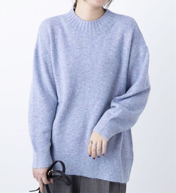 BELLUNA（ベルーナ）の「ラメ入りバックスリットニットプルオーバー（ニット・セーター）」｜ブルー系