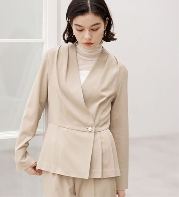 GeeRA（ジーラ）の「【２点セット】パールボタンペプラムプリーツブラウスセットアップ（その他スーツ）」｜詳細画像