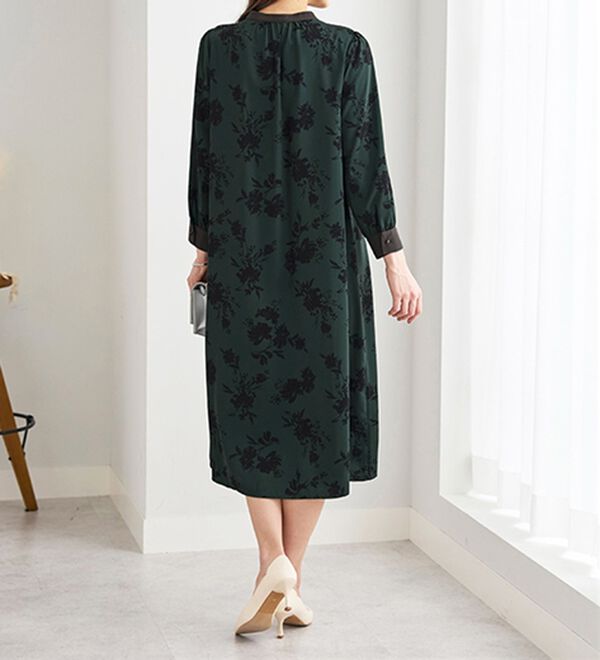 BELLUNA（ベルーナ）の「ビンテージ柄ピンタック使いワンピース（その他ワンピース）」｜詳細画像