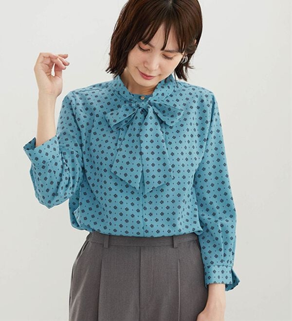 BELLUNA（ベルーナ）の「小紋柄プリント　ボウタイブラウス（ブラウス）」｜詳細画像