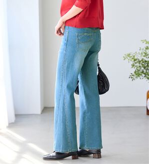 BELLUNA（ベルーナ）の「細見せ！セミフレアーデニムパンツ（フルレングスパンツ）」｜ライトブルー