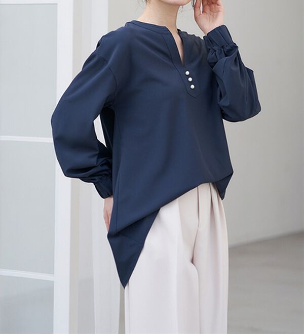 RANAN（ラナン）の「3つの機能付！パール調ボタン付スキッパーブラウス（ブラウス）」｜詳細画像