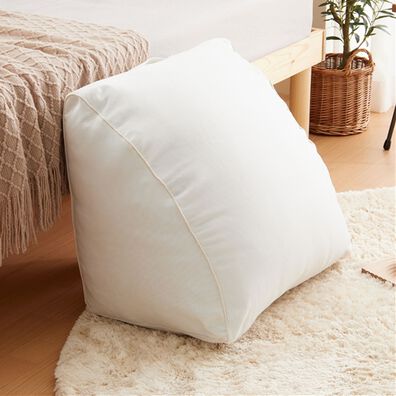 iellio（イエリオ）の「【８日間限定価格】クッションにもなる布団収納ケース＜洋服収納・布団収納袋・クッション・腰あて・便利・見せる収納＞（クローゼット・押入収納）」