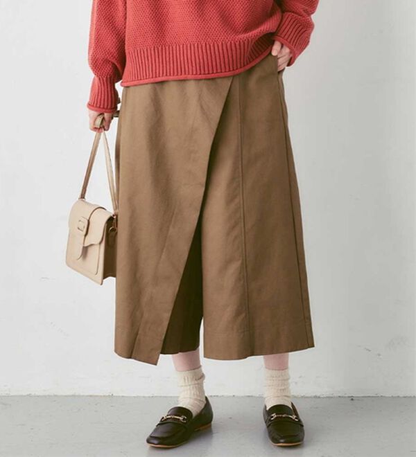 Viola e Viola（ヴィオラ エ ヴィオラ）の「綿１００％ラップ風カフェパンツ（ワイドパンツ・ガウチョ）」｜カーキ