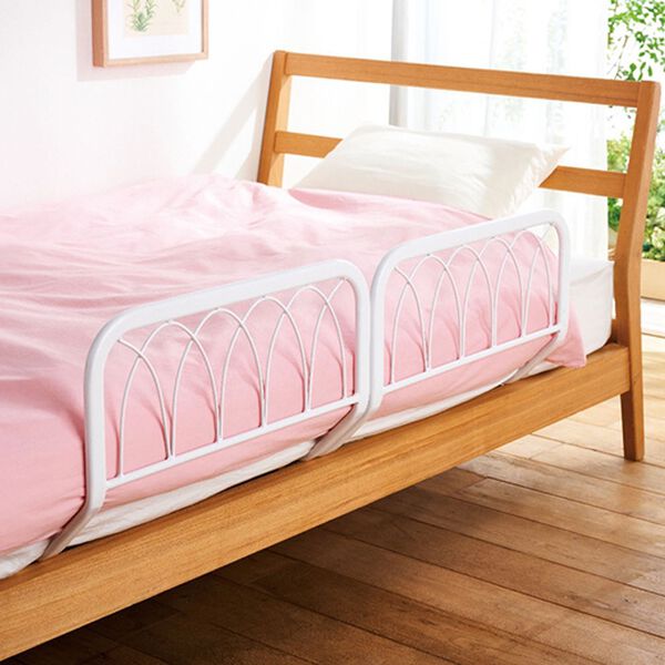 「ズレ落ち防止！ベッドガード２個組（ベッドまわり用品）」｜ホワイト