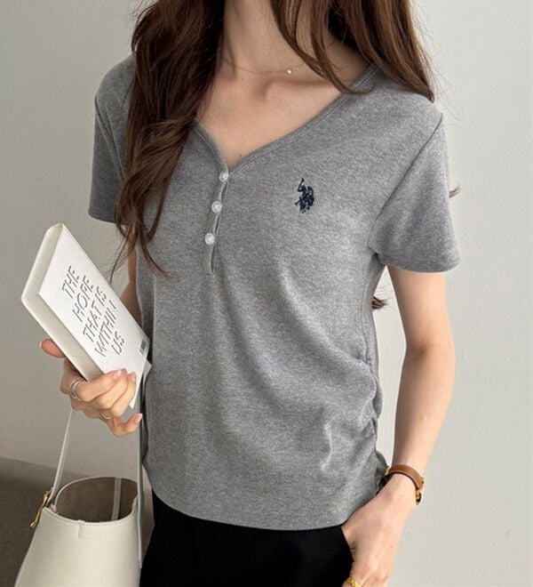 GeeRA（ジーラ）の「【ＵＳ．ＰＯＬＯ．ＡＳＳＮ】接触冷感Vネックヘンリーリブカットソー（カットソー）」｜詳細画像