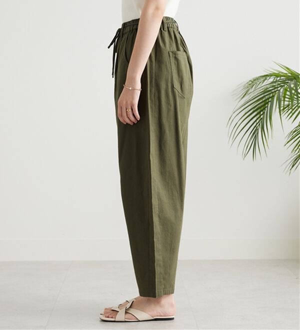 BELLUNA（ベルーナ）の「綿スラブ素材タックデザインコクーンパンツ（フルレングスパンツ）」｜詳細画像