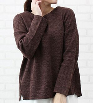 BELLUNA（ベルーナ）の「杢調素材裾スリットデザインプルオーバー（カットソー）」｜ブラウン