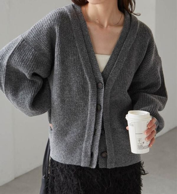 RANAN（ラナン）の「フロントレイヤードＶカーディガン（ニットカーディガン）」｜詳細画像