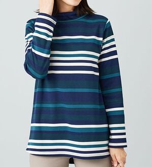 BELLUNA（ベルーナ）の「ふわふわ裏ファーハイネックプルオーバー（カットソー）」｜ネイビー&times;ターコイズ