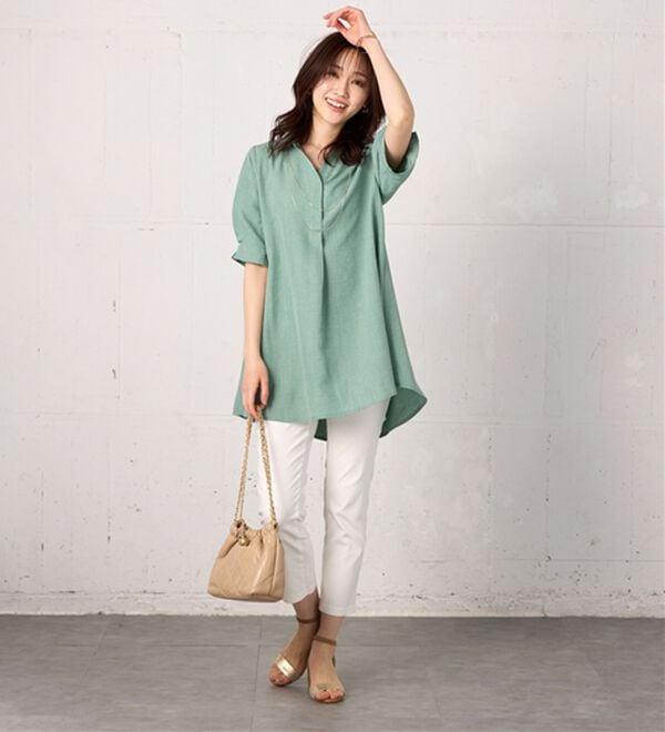 BELLUNA（ベルーナ）の「【接触冷感】麻調素材袖パール付シャツチュニック（チュニック）」｜詳細画像