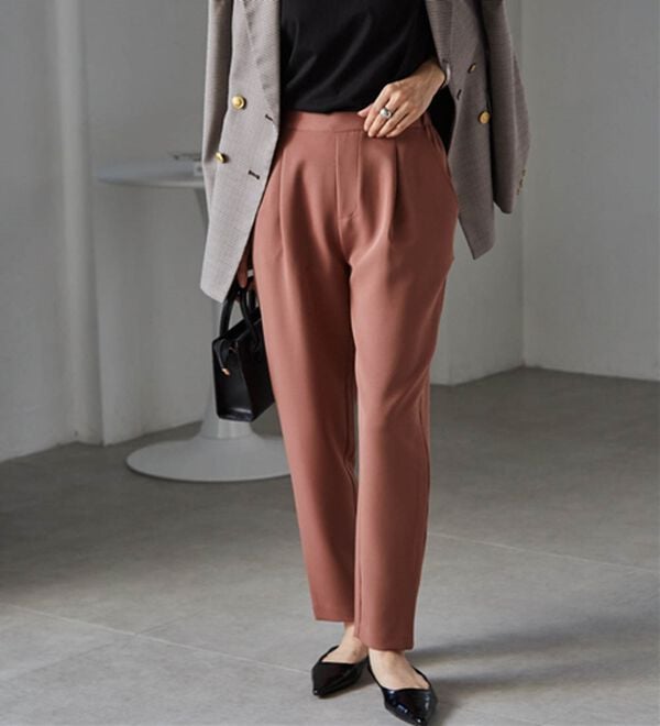 RANAN（ラナン）の「【選べる股下】美脚シルエットタックパンツ（股下６１・６５ｃｍ）（フルレングスパンツ）」｜詳細画像