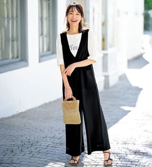 BELLUNA（ベルーナ）の「裾が絞れるベルト付！楽ラクサロペット（オールインワン）」｜黒